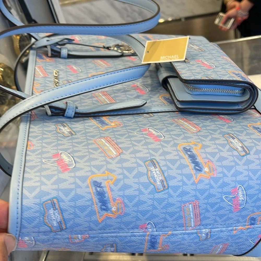 MICHAEL KORS JST Lg Printed  Logo Tote Bag & MK JST Md Prntd Logo Bi-Fold Wallet - Picture 6 of 16